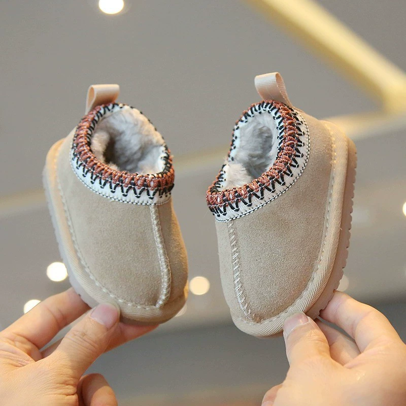 儿童雪地靴冬季新款女童大棉鞋一脚蹬男童短靴宝宝加绒靴子保暖鞋