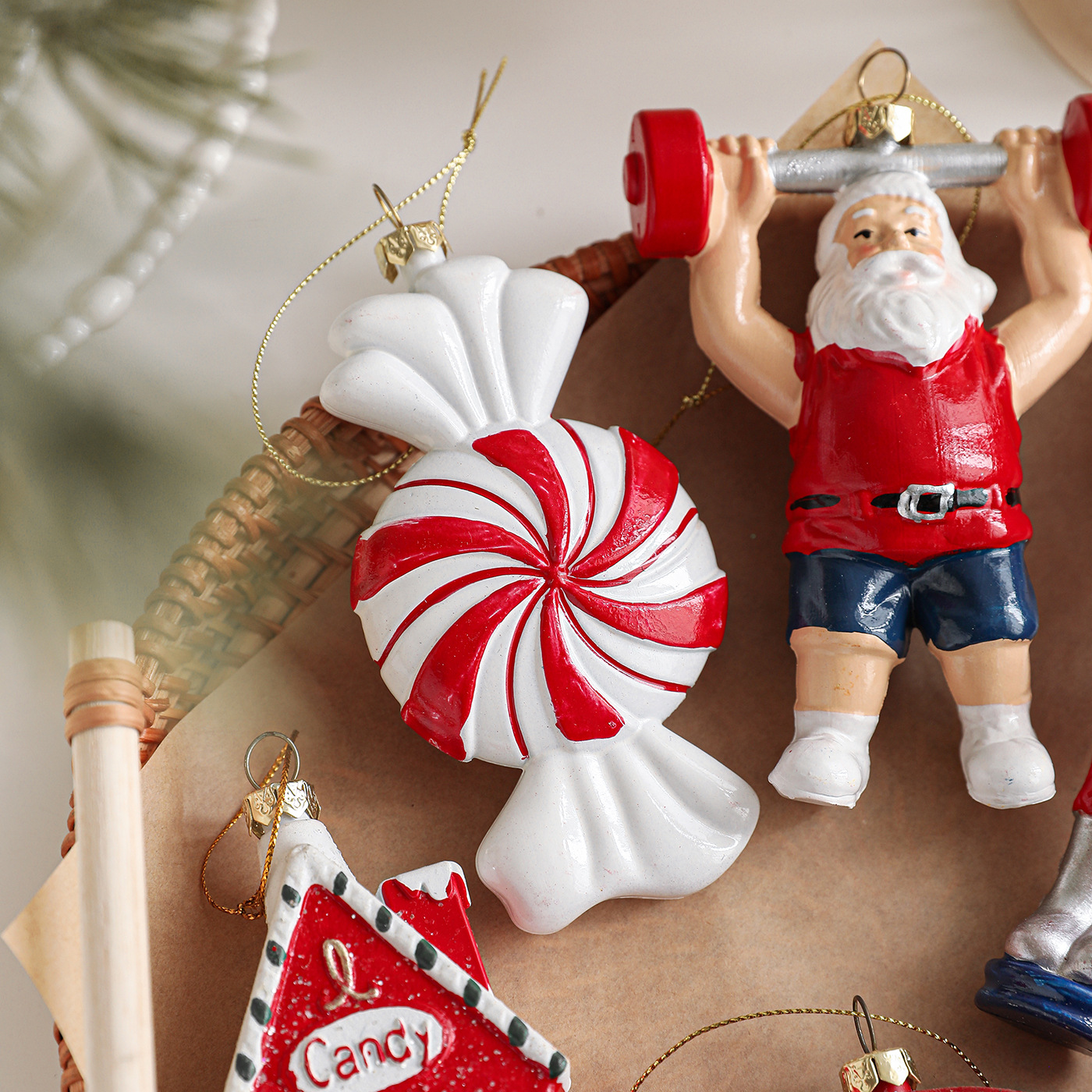 Nuevo color rojo y blanco dibujos animados colgantes de plástico Santa colgantes de árbol de Navidad decoración de atmósfera suministros de diseño