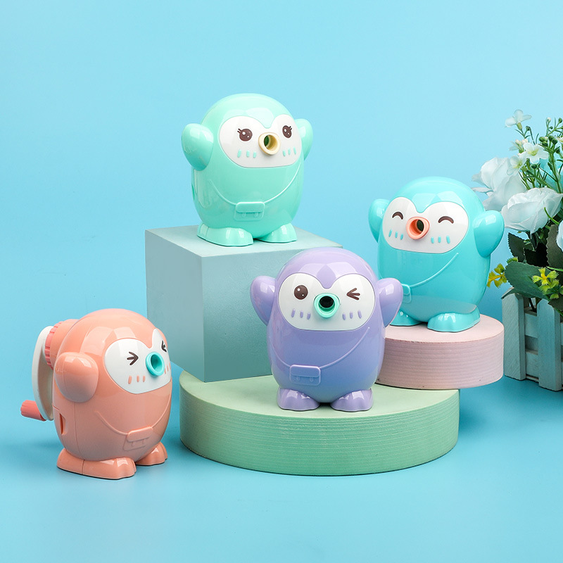 7839 Pingüino Sacapuntas Lápiz de avance y retroceso automático Sacapuntas de estilo de dibujos animados Sacapuntas de manivela para niños