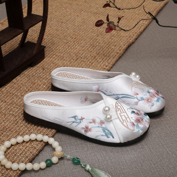Dongyun 2025 Summer New Cloth Shoes Women's Flats Soft Sole New Chinoiserie Disc Buckle Embroidered Slippers Antique Embroidered Shoes
