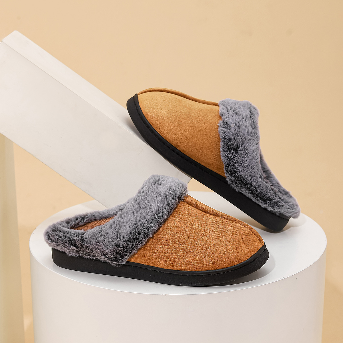 Pantuflas de algodón cálidas con forro polar para uso doméstico, para parejas, zapatos de algodón antideslizantes de suela gruesa para exteriores, pantuflas peludas de invierno al por mayor, versátiles.