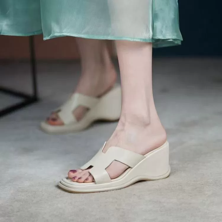 Модные наружные холостые тапочки женские пятные летние новые модные кексы с толстым дном водонепроницаемый стол с полыми квадратными головками тапочки