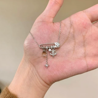 拉丝鸢尾花星芒白水晶别针项链2026新款轻奢中古感锁骨链饰品定制