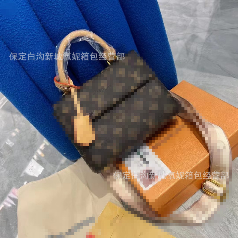 Classic women's bag 2023 spring and summer new fashion handbag shoulder messenger bag solid plastic vintage presbyopic women's bag