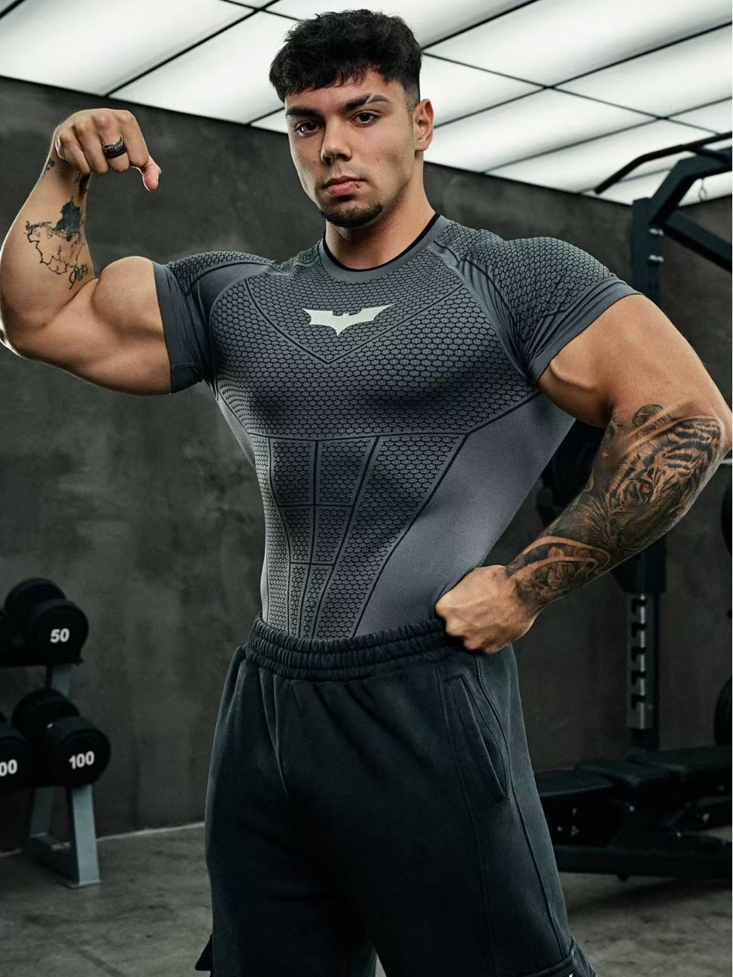 American YOUNG New Yang Gola Bat M manga corta fitness muscular delgado rápido secado transpirable camiseta deportiva hombre