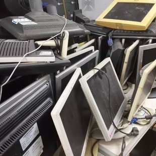Air Conditioners, Refrigerators, Washing Machines, Tvs and Computers in Various Areas of Beijing Are Recycled. Radiator Network Cables Are Purchased and Recycled