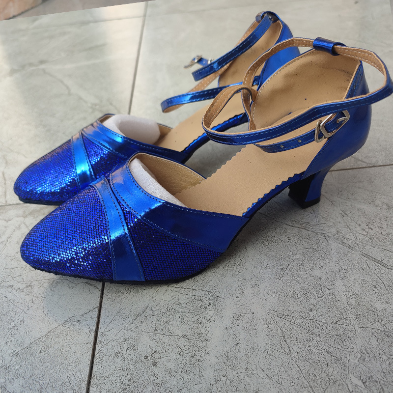 成人蓝色小亮片拉丁舞鞋女中跟高跟舞蹈鞋软底交谊广场舞跳舞鞋子