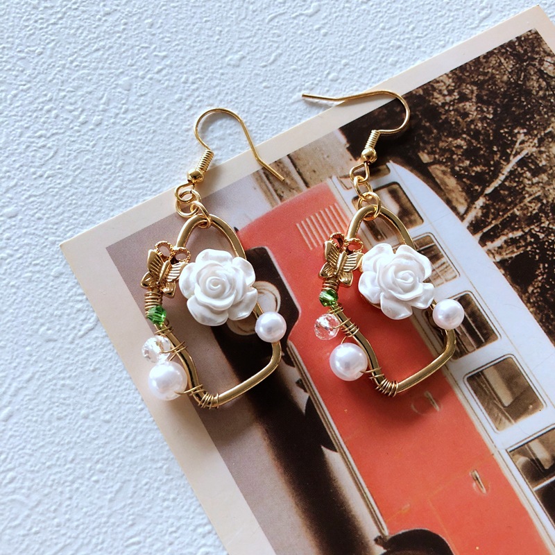 Nihaojewelry Simple White Flower Shell Plant Flowers Earrings Wholesale Jewelry display picture 4