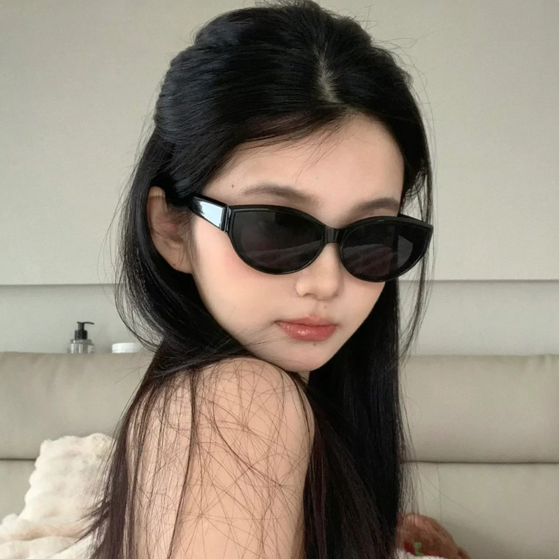 Black Sunglasses 2026 New Style Small Frame Cat-Eye Sunglasses Cross-Border Personalized Sunglasses Frames Wholesale