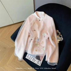新しい中国式のピンクの刺繍の立襟の長袖のシャツの女性の2025春の国風の優しくて甘い気質の薄い上着