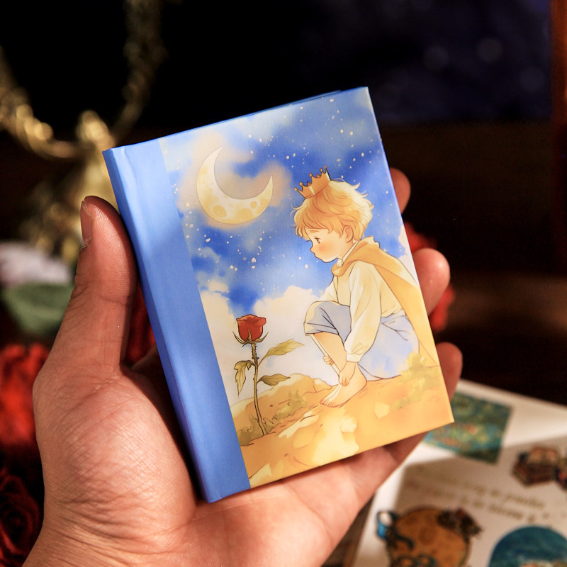 El Sr. Paper A7 te acompañará a través de los largos años. Cuentos de hadas.