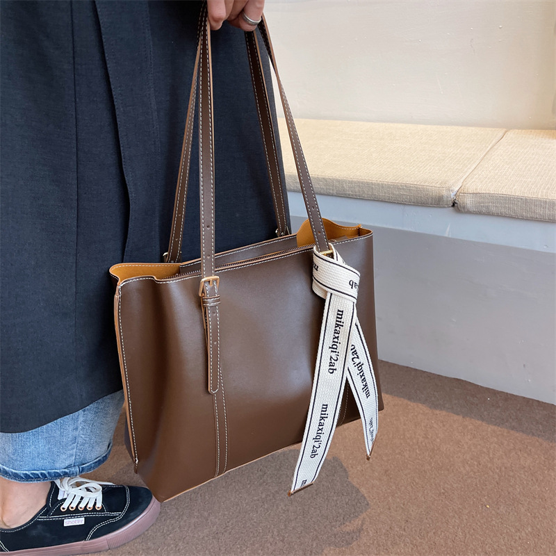 High-quality Vintage Women's 2026 New Trendy Stylish Shoulder Commuter Popular Soft Leather Tote Bag_voghion.com