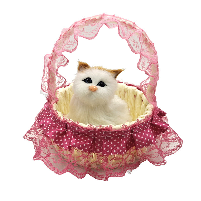 丸い点のレースのバスケットの猫の人形は厳格に材料の誕生日の贈り物を選んで、毛皮の動物のレースのバスケットをシミュレーションします。|undefined
