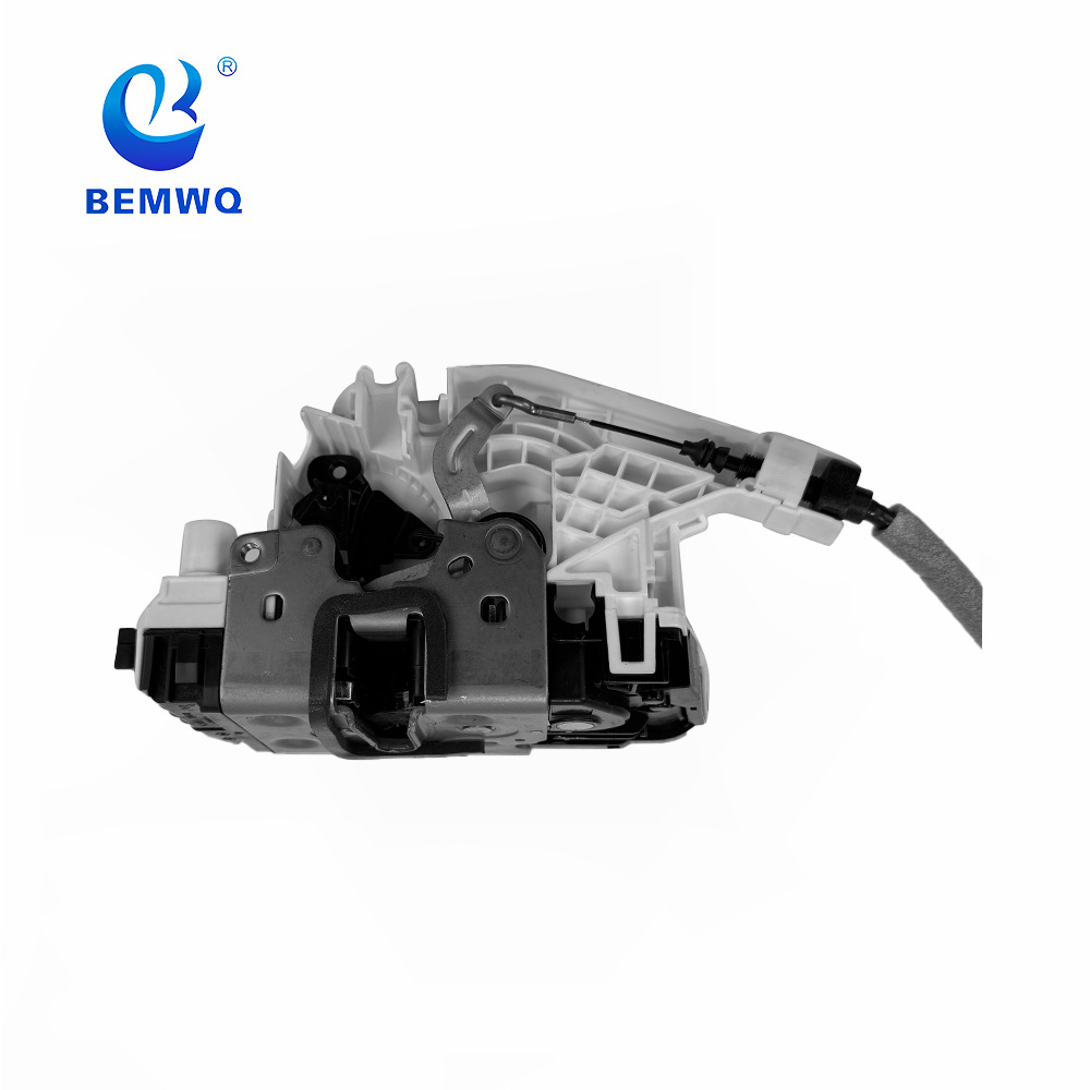 2047202135 front door lock mechanism is suitable for 204 720 21 35 Mercedes-Benz W204