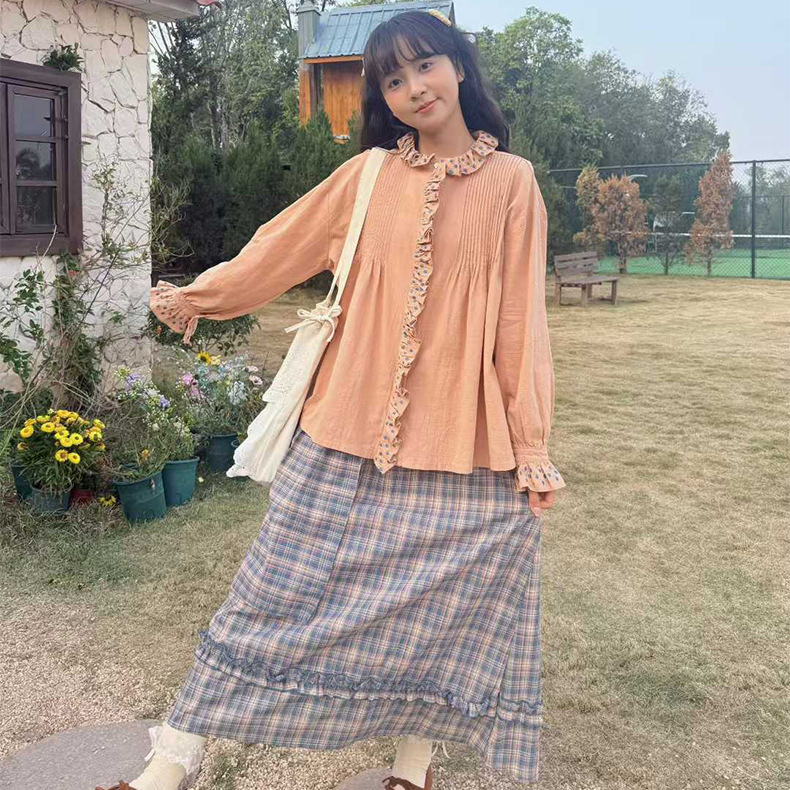 Brown Retro Pleated Shirt for Women, New Spring Style, Sweet Lace Collar, Elegant Long-Sleeve Polka Dot Ruffle Top Brown Retro Pleated Shirt for Women, New Spring Style, Sweet Lace Collar, Elegant Long-Sleeve Polka Dot Ruffle Top