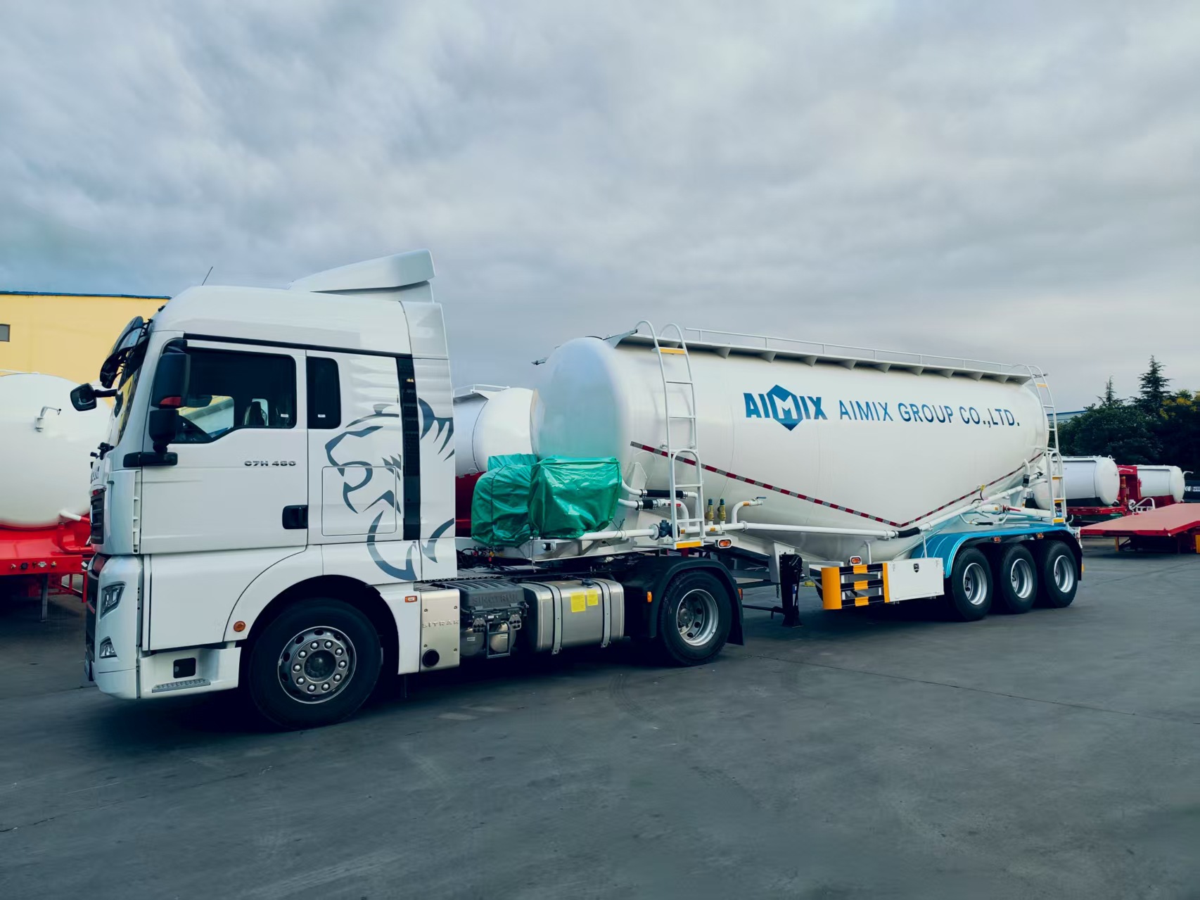 Cross-Border Three-Axle Bulk Cement Tanker 50-Cubic-Meter Powder Material Transport Vehicle Tank-Type Rear-Turning Semi-Trailer Powder Tank