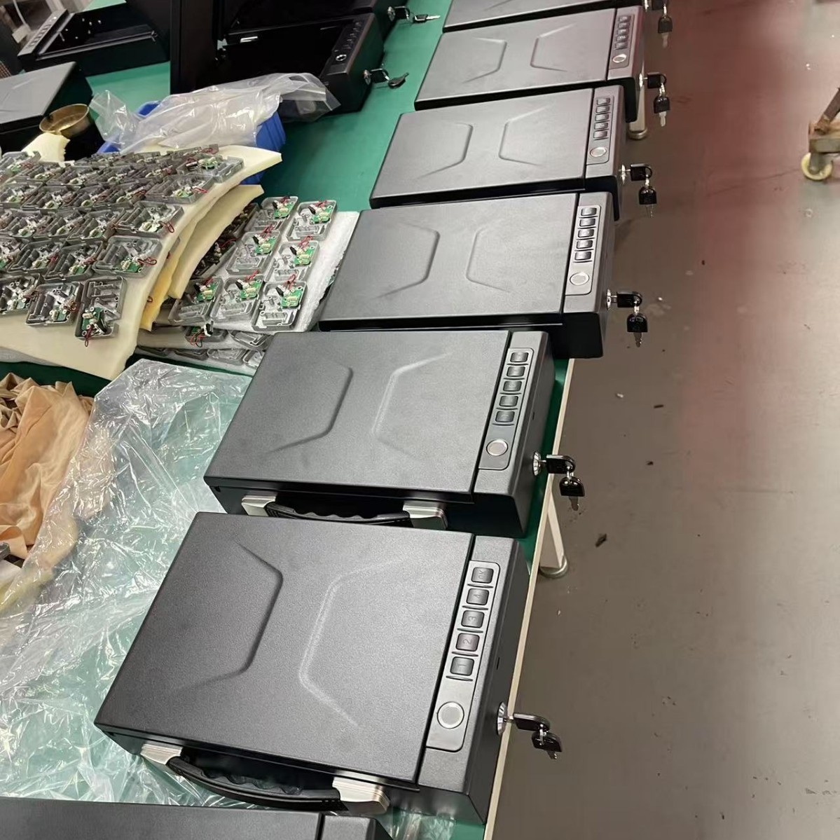 智能指纹密码保险柜小型保险箱迷你便携式手提涂鸦APP枪盒gunsafe