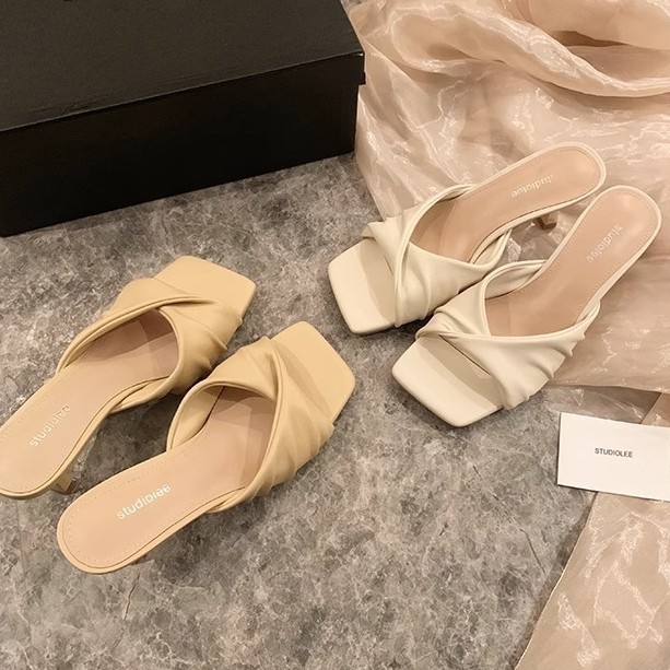 Grape Mom verano nueva moda 7cm cabeza cuadrada francesa pliegues una palabra con sandalias de tacón alto Muller ropa exterior media arrastre