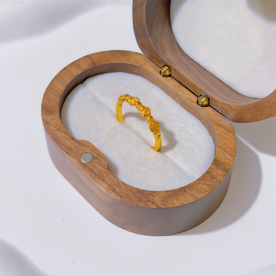 Bead rosette ring