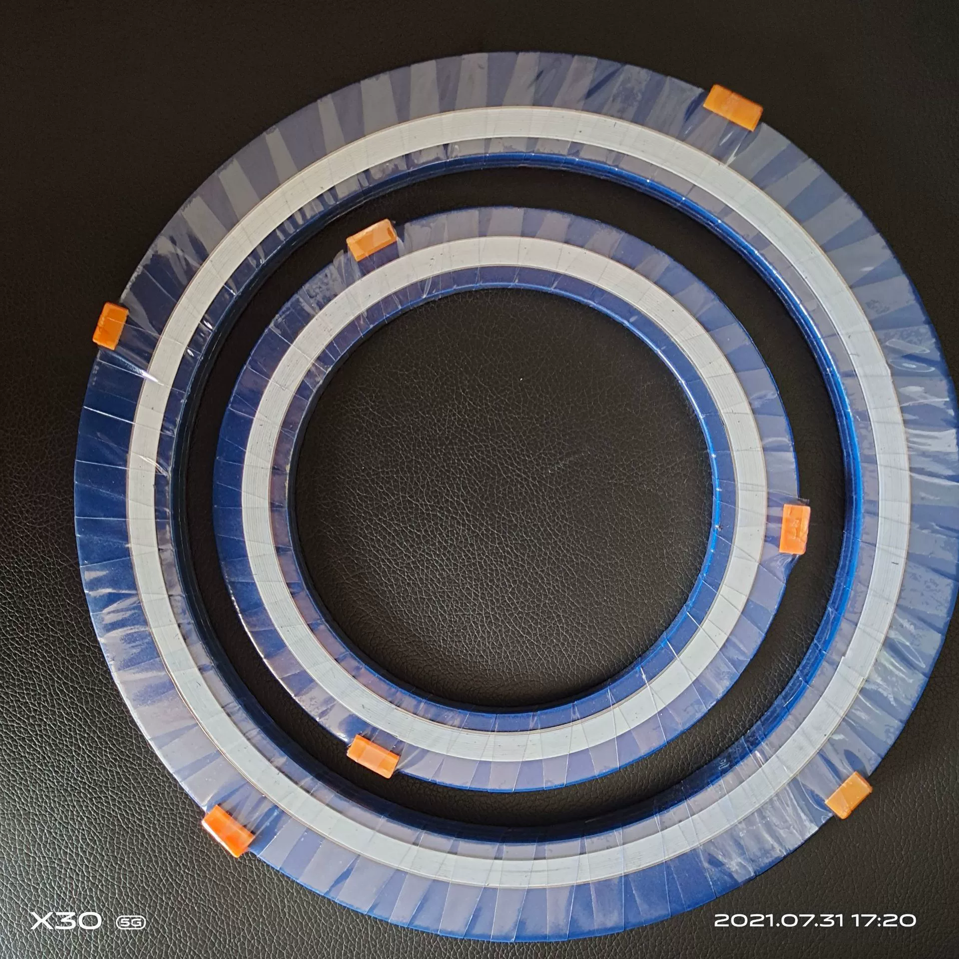 Производитель производит металлические графитовые намоточные подушечки, фланцевые прокладки, внутренние и внешние кольцевые подушечки, самопроизводство и продано, скидка на цену.