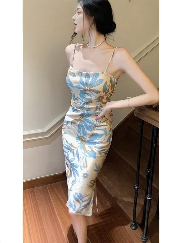 纯欲风吊带连衣裙女夏季薄款高级感印花开叉包臀裙收腰显瘦中长裙|undefined