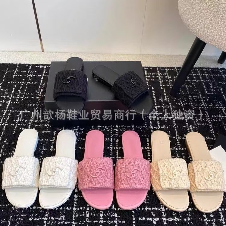 新款2026早春小香风书包金属扣拖鞋女羊毛针织一字拖平底外穿凉拖