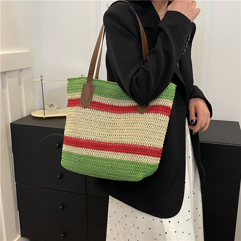 Wholesale of new straw woven bags for Spring 2025, large-capacity cross-border trendy and fashionable tote bags, casual commuting underarm bags undefined