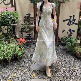 法式碎花荷叶边V领连衣裙夏季新款修身温柔风系带收腰显A字长裙