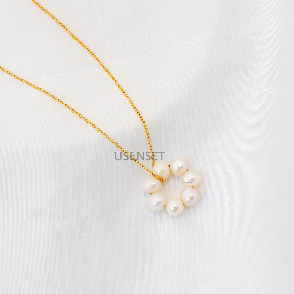 Elegant Heart Shape Stainless Steel Gold Plated Pearl Pendant Necklace