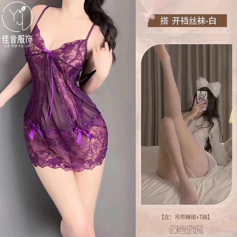 보라색 잠옷 + 흰색 오픈 양말