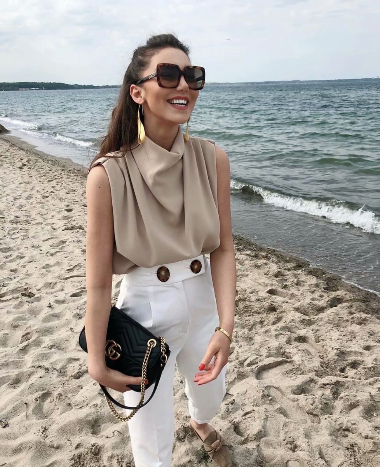 Sleeveless High Neck Shirt 2