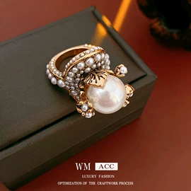 耳环;项链;手链