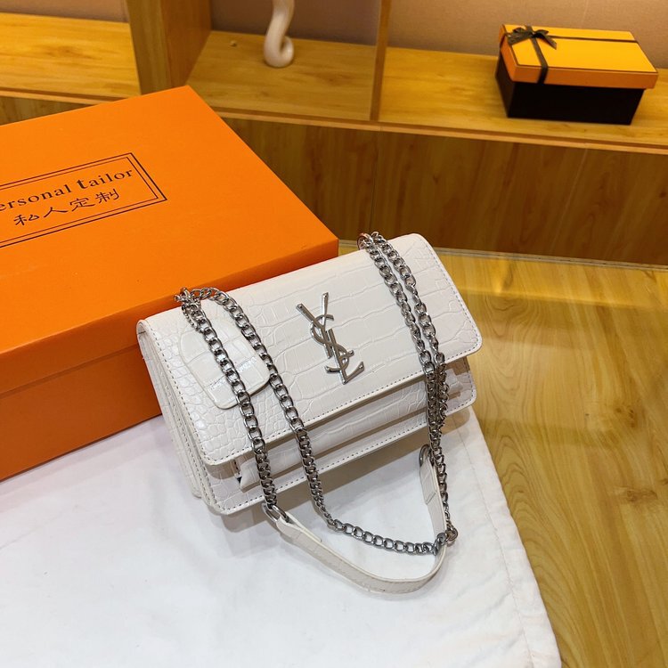 New Chain Small Square Bag Trendy Brand Underarm Bag Shoulder Crossbody Bag Birthday Gift All-match High Version Light Luxury New Chain Small Square Bag Trendy Brand Underarm Bag Shoulder Crossbody Bag Birthday Gift All-match High Version Light Luxury
