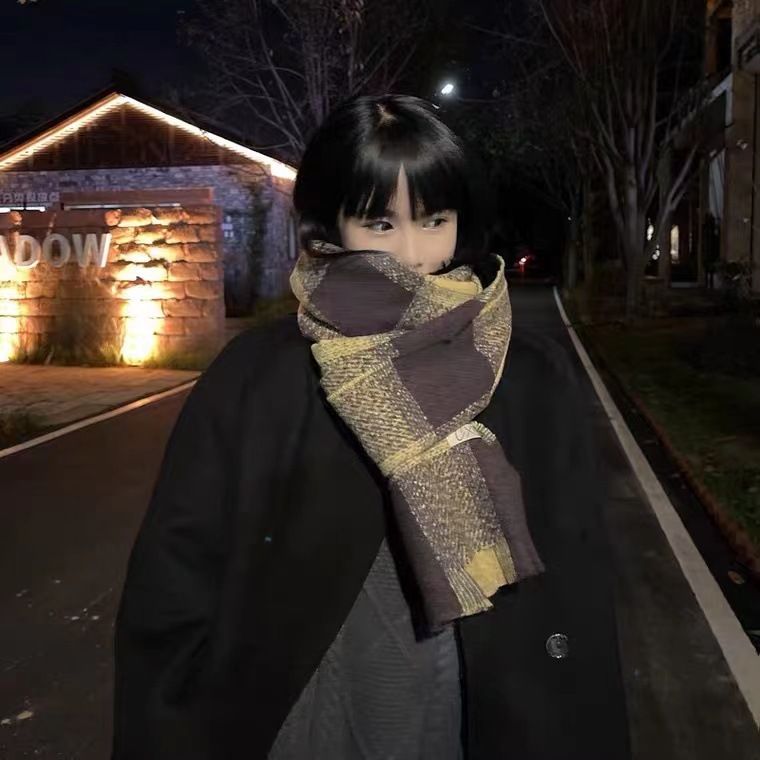 3#淡黄色舒适格子围巾