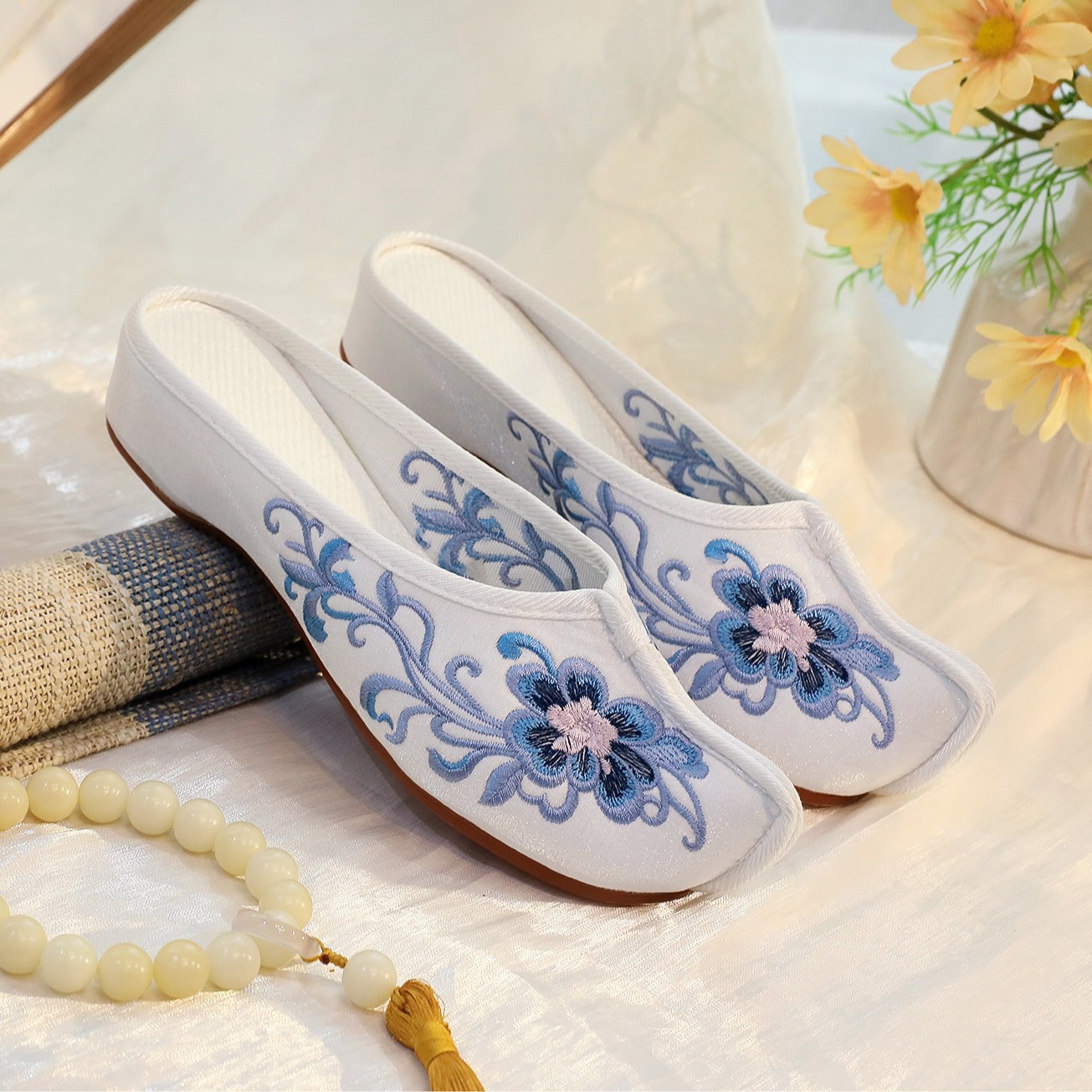 Ethnic slippers