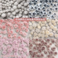 ツバキの花のネイルアクセサリーを混ぜてミルクを入れます。