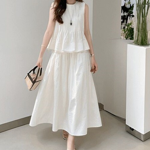 A complete set of 2025 fashionable matching, stylish and high-end white sleeveless short dress set for women