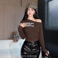 字母印花斜肩長袖T恤女秋季褶皺修身設計感美式辣妹紅色短款上衣