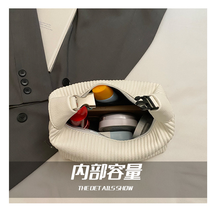 A niche hand-held pleated bag for women in the summer of 2025, a trendy and retro underarm bag, and a versatile Instagram single-shoulder crossbody bag Specification drawing