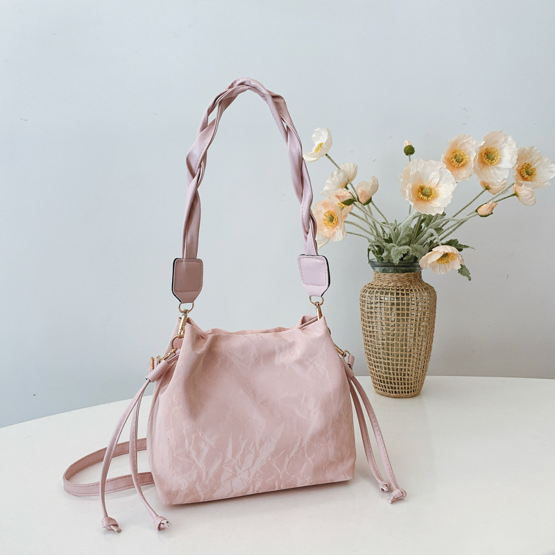 Large Capacity Drawstring Bucket Bag Stylish Casual Shoulder Bag_voghion.com