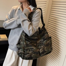 迷彩豹纹印花大包大容量女包2026秋季新款上班轻便通勤手提斜挎包