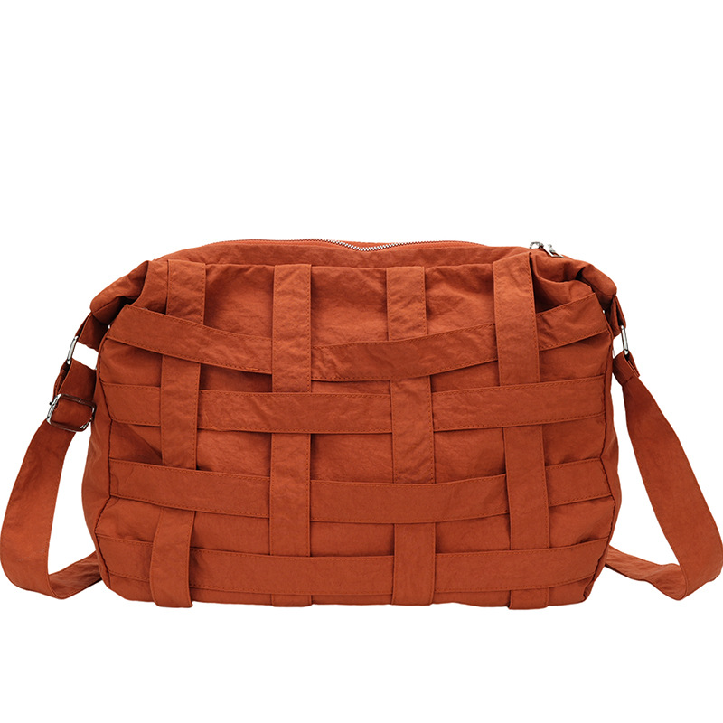 Bolso de mensajero de diseño de nicho 2024 nuevo bolso de hombro tejido hueco tridimensional bolso de hombro de gran capacidad para viajeros