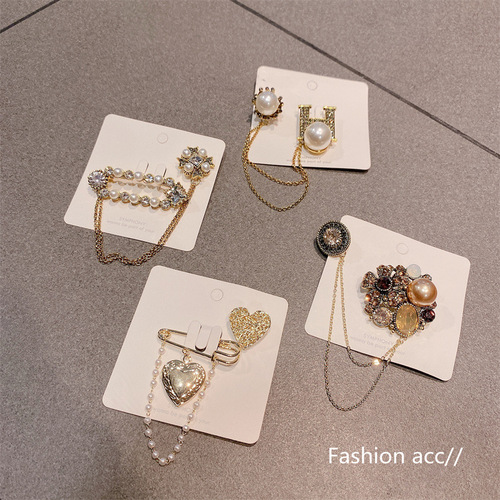 Autumn and winter trendy small fragrance fashion high-end trend chain European and American style heart-shaped pearl brooch collar pin accessories jewelry