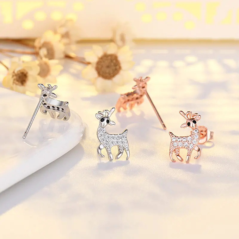 Cao Shi sweet and delicate deer earrings Christmas fashion festival earrings Korean new simple and cute earrings_voghion.com