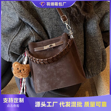 外贸高级感复古小包包女2025新款时尚百搭斜挎包超火手提包水桶包