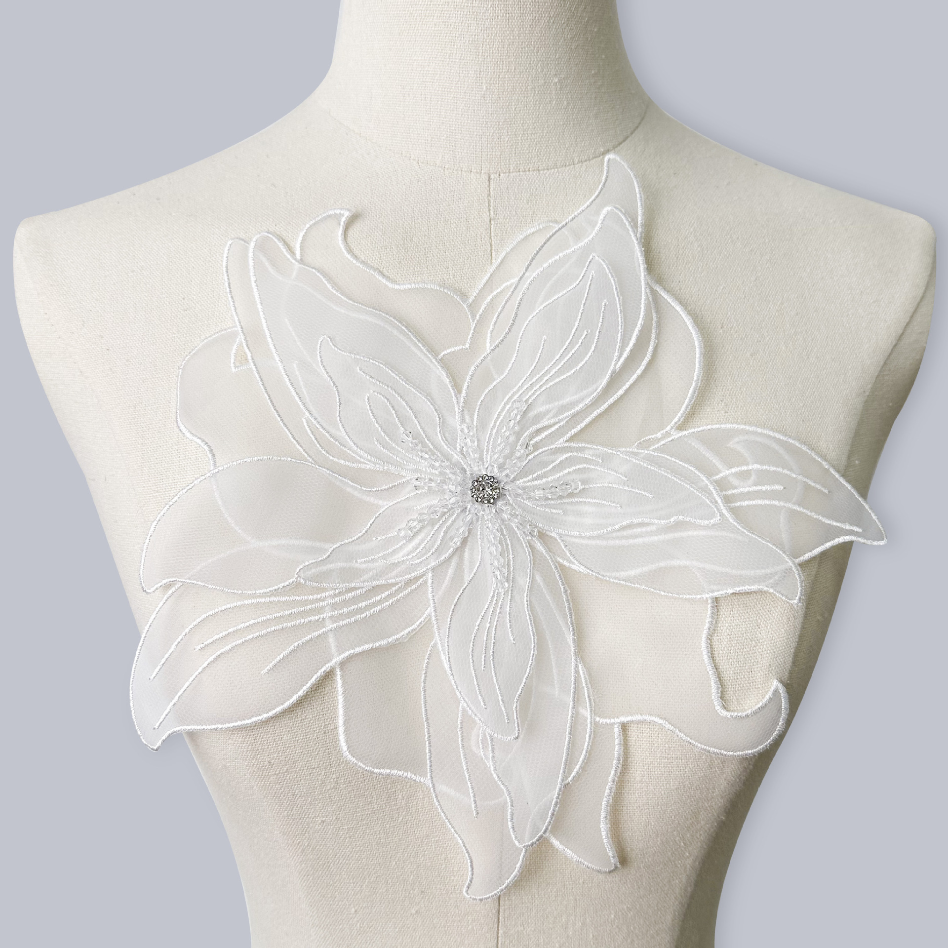 White pin, design dress, flowered, DIY