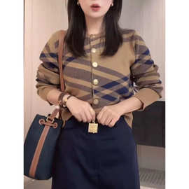 条纹撞色针织上衣女2024早秋新款独特超好看短款洋气高端别致小衫