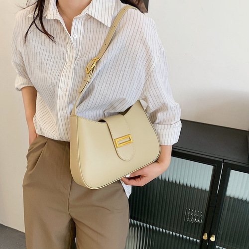This year's popular small bags female ins niche  new fashion summer baguette bag hot girl single shoulder armpit bag