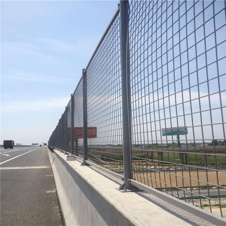 Weihai bridge anti-drop red de aislamiento de alta velocidad anti-caída red de inmersión moldeada red antideslumbrante en forma de diamante red de barrera en ambos lados de la carretera