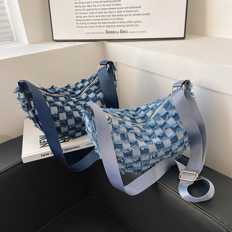 2023 new Korean version denim patchwork shoulder crossbody bag simple ins lightweight student plaid canvas large shoulder bag_voghion.com